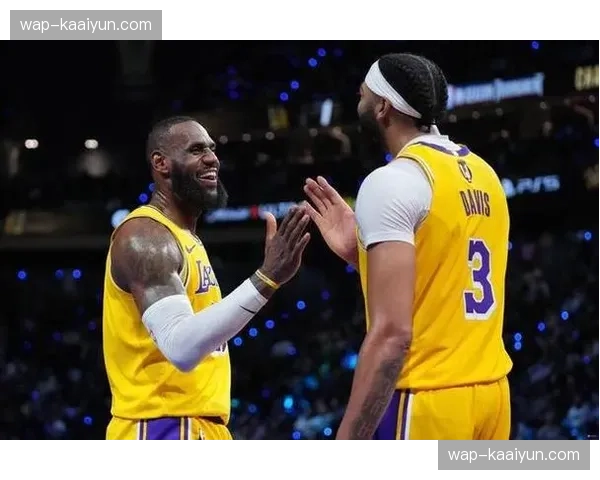 湖人124比104大胜独行侠 詹姆斯三双状态回归