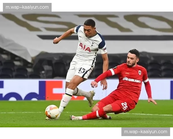 阿尔克马尔防守端区域联防默契，成功限制对手核心球员戈茨活动空间